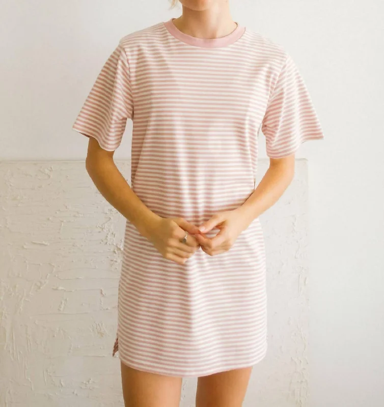 Seasonal Trends T-Shirt Dress In Pink Multi Feminine Flow